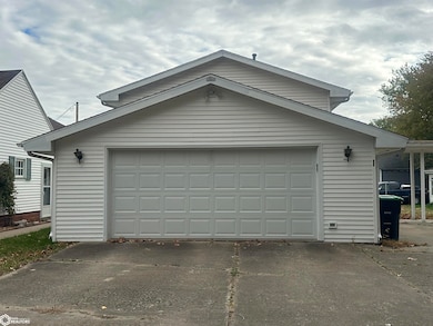 530 Washington St, Wapello, IA 52653 - photo 4