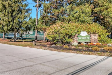 5510 Wildwood Ct unit 81-A, Willoughby, OH 44094 - photo 2