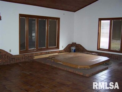 350 Northgate St, Lincoln, IL 62656 - photo 7