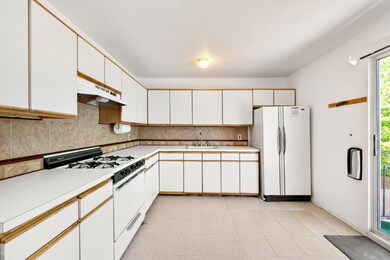 160 Long Pond Ln, Staten Island, NY 10304 - photo 7