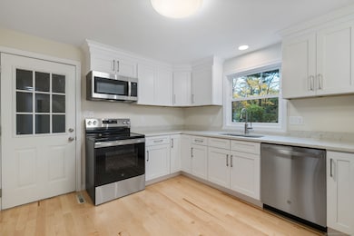 14 Nod Brook Dr, Simsbury, CT 06070 - photo 4