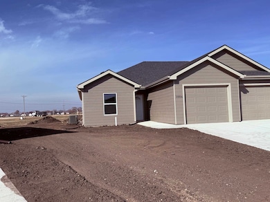 3004 Fountain Dr, Salina, KS 67401 - photo 2