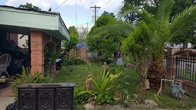 110 Westfield St, Houston, TX 77022 - photo 3