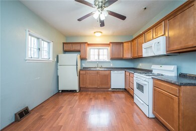  Considerable cabinet and counter-top space. Perfe