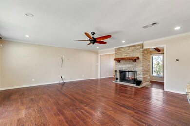 800 Cortez St, Denison, TX 75020 - photo 6