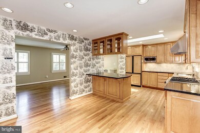 8323 Woodacre St, Alexandria, VA 22308 - photo 5