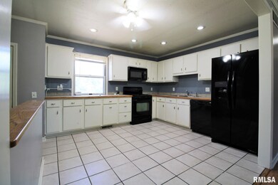 3204 W 43rd St, Davenport, IA 52806 - photo 3