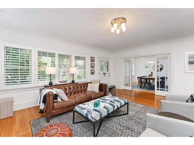 Living Room/Entrance