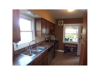 Newer SS appl, kitchen.