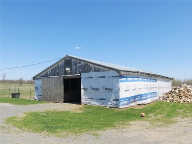 Horse barn/shed