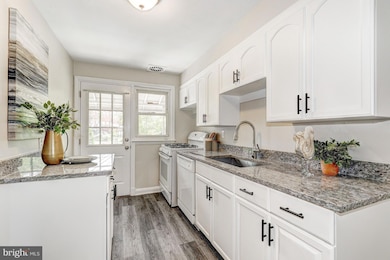 7808 Hillsway Ave, Parkville, MD 21234 - photo 4