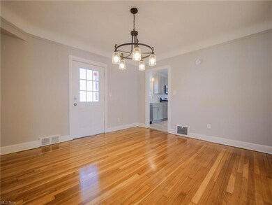 3603 Berkeley Rd, Cleveland, OH 44118 - photo 6