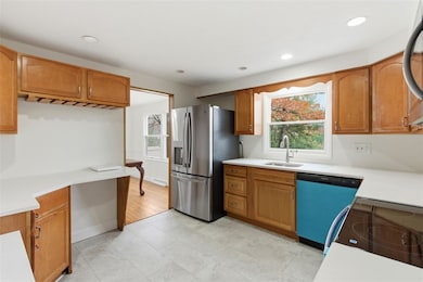 140 E Edgewood Dr, Canonsburg, PA 15317 - photo 2