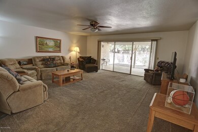 2747_living1