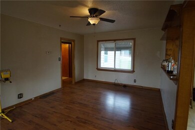 907 W 8th St N, Newton, IA 50208 - photo 3