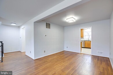 3201 White Flint Ct, Oakton, VA 22124 - photo 6