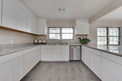 321 Wheeler Dr, Alvin, TX 77511 - photo 2