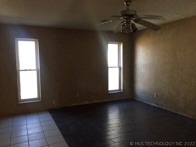 15047 S Xenophon Ave, Glenpool, OK 74033 - photo 2