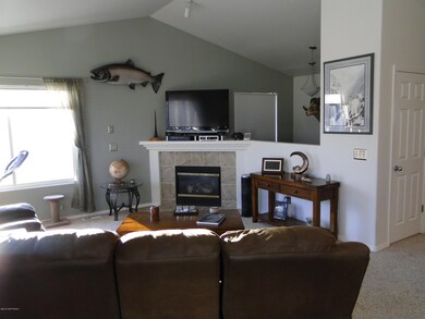 11371 SHC Living room.JPG