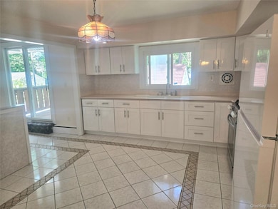 581 Meacham Ave unit 2nd Floor, Elmont, NY 11003 - photo 3