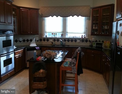 4906 Finchem Ct, Fairfax, VA 22030 - photo 6