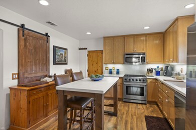 4-web-or-mls-UpmarketMedia_335B-21