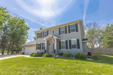 208 N Highland Dr, Cedar Falls, IA 50613 - photo 3