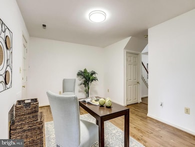 13114 Kidwell Field Rd, Herndon, VA 20171 - photo 5