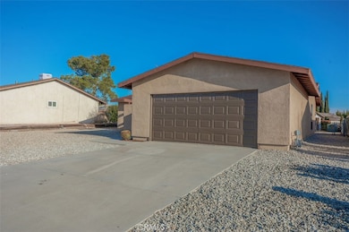 16152 Wimbleton Dr, Victorville, CA 92395 - photo 3