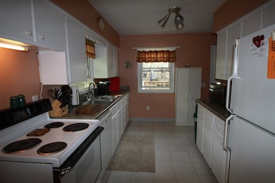 1648 10th St NW, Cedar Rapids, IA 52405 - photo 7