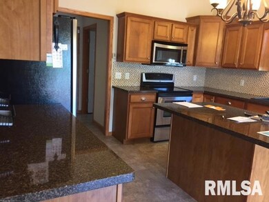 1646 W 67th St, Davenport, IA 52806 - photo 3