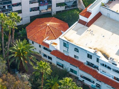 i this unit is all by itself in the  hexegon spanish tower