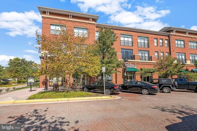 9247 Cardinal Forest Ln unit 201, Lorton, VA 22079 - photo 6