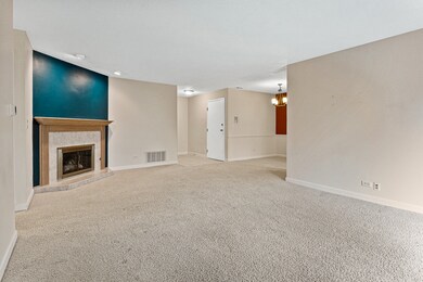 521 Cumberland Trail unit D, Roselle, IL 60172 - photo 5