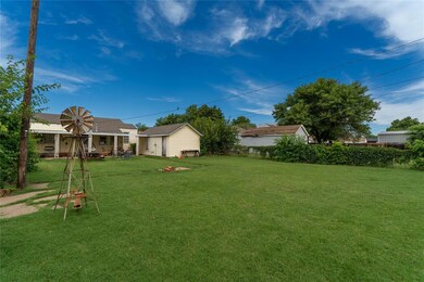 527 S 11th St, Clinton, OK 73601 - photo 4