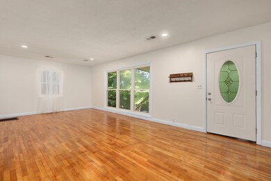 30 - 489 Crest Drive - Interior
