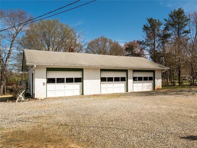 3 bay garage/workshop!! Has power and shower!