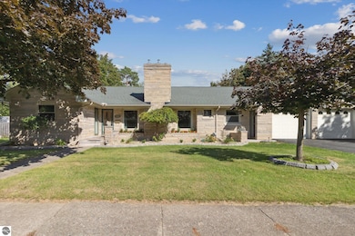 520 Yale Ave, Alma, MI 48801 - photo 3