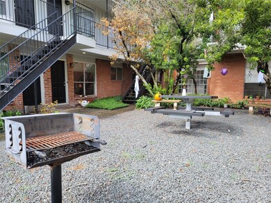 425 E 9th St unit 3, Houston, TX 77007 - photo 2