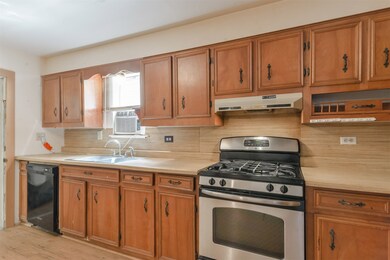 1302 Betsy Ross St, Alvin, TX 77511 - photo 6