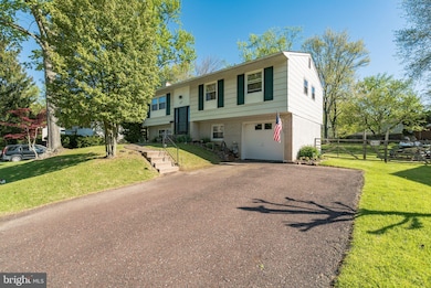 813 Yorktown St, Lansdale, PA 19446 - photo 3