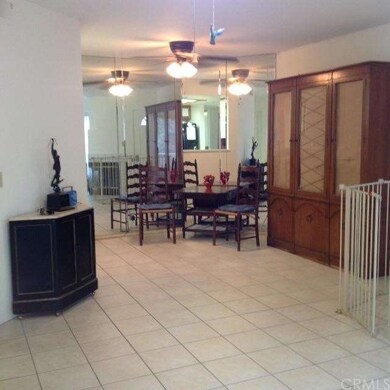 Generous dining area to accommodate your dining ta