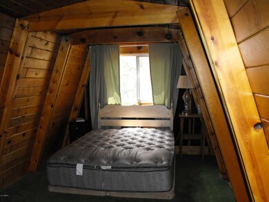 6 1367 Green Top Upstairs Bed 1