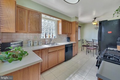 2215 Charleston Place, Hyattsville, MD 20783 - photo 6