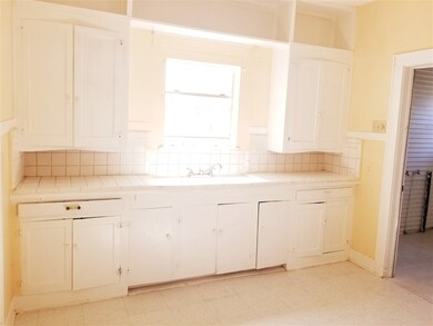 2602 Marcella Ave, Laredo, TX 78040 - photo 5