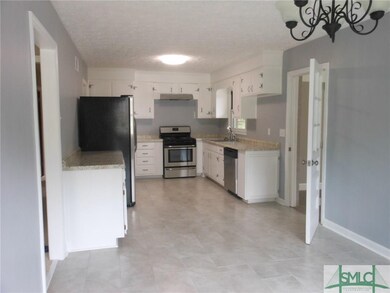 Kitchen Goes Into Breakfast Room Or Garden Room.