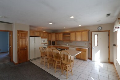 1 Fuller St unit R-3, Carver, MA 02330 - photo 3