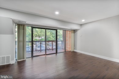 49 Skyhill Rd unit 201, Alexandria, VA 22314 - photo 3