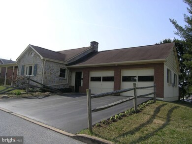 324 Commerce St, Waynesboro, PA 17268 - photo 4