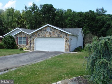 1310 Mallard Dr W, Chambersburg, PA 17202 - photo 2